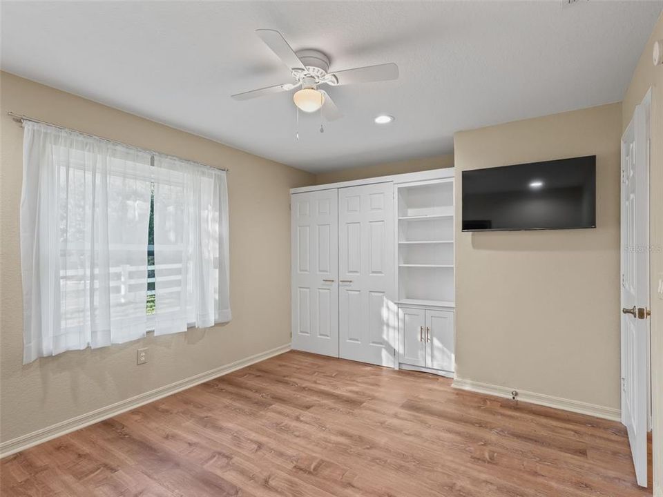 For Sale: $362,000 (3 beds, 2 baths, 1735 Square Feet)