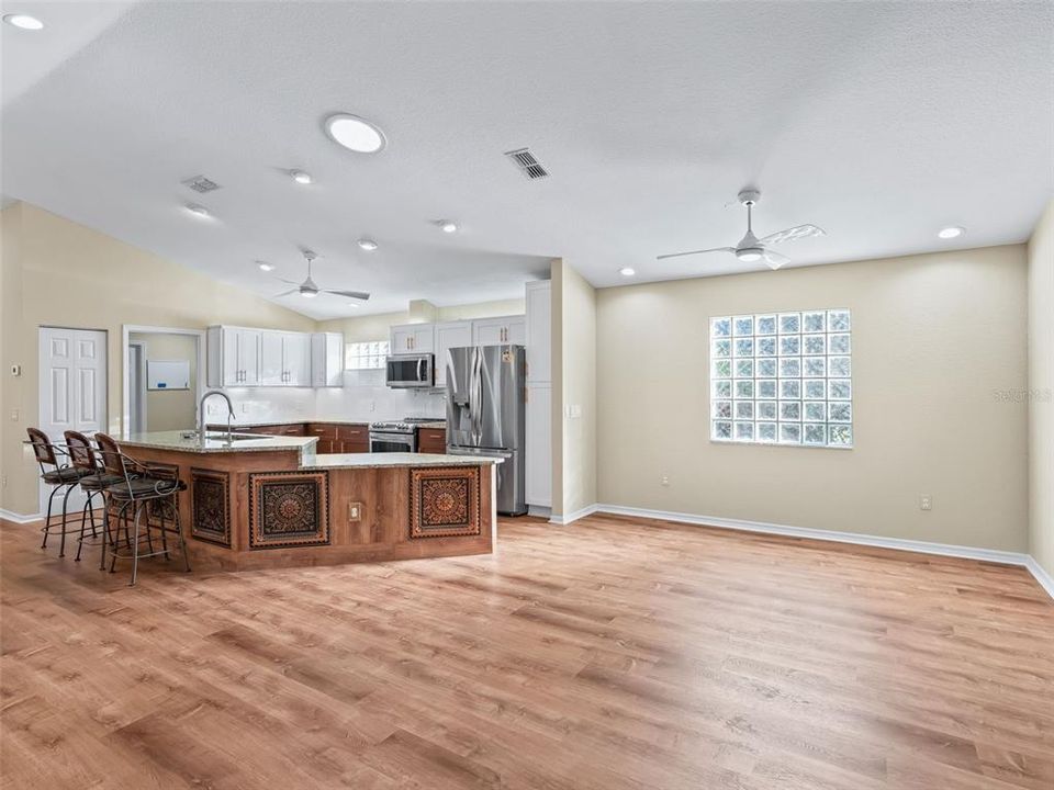 For Sale: $362,000 (3 beds, 2 baths, 1735 Square Feet)