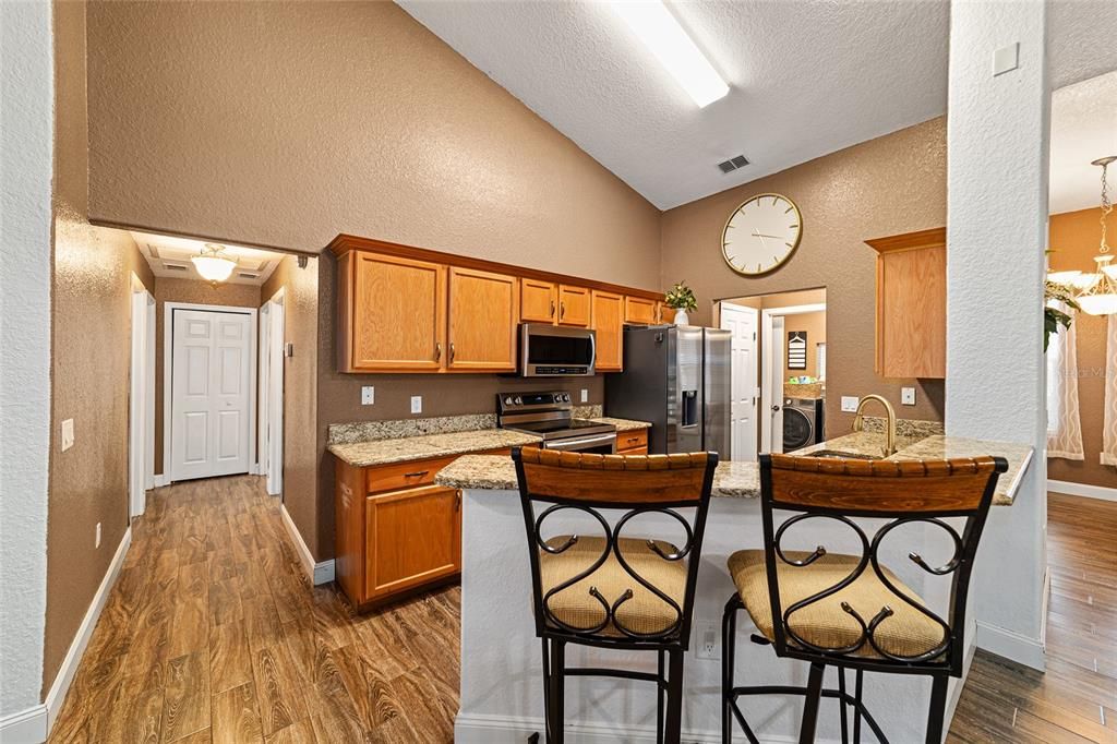 На продажу: $370,000 (4 спален, 2 ванн, 2632 Квадратных фут)