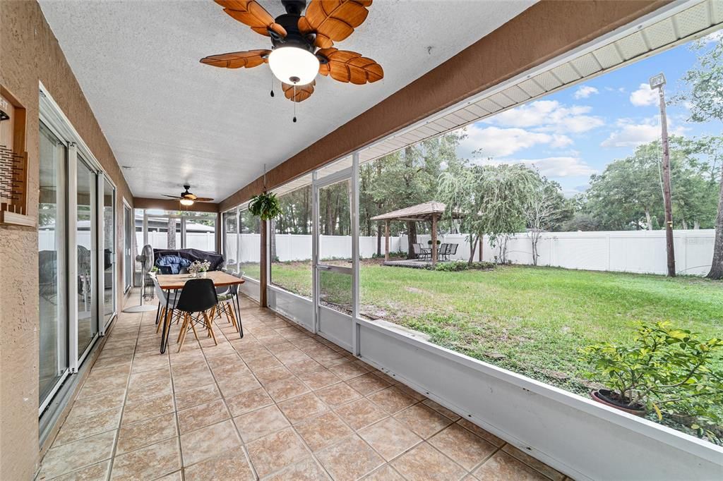 На продажу: $370,000 (4 спален, 2 ванн, 2632 Квадратных фут)