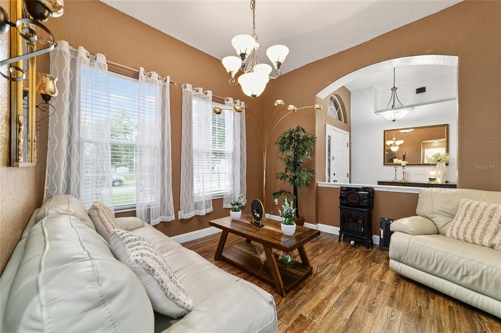 На продажу: $370,000 (4 спален, 2 ванн, 2632 Квадратных фут)