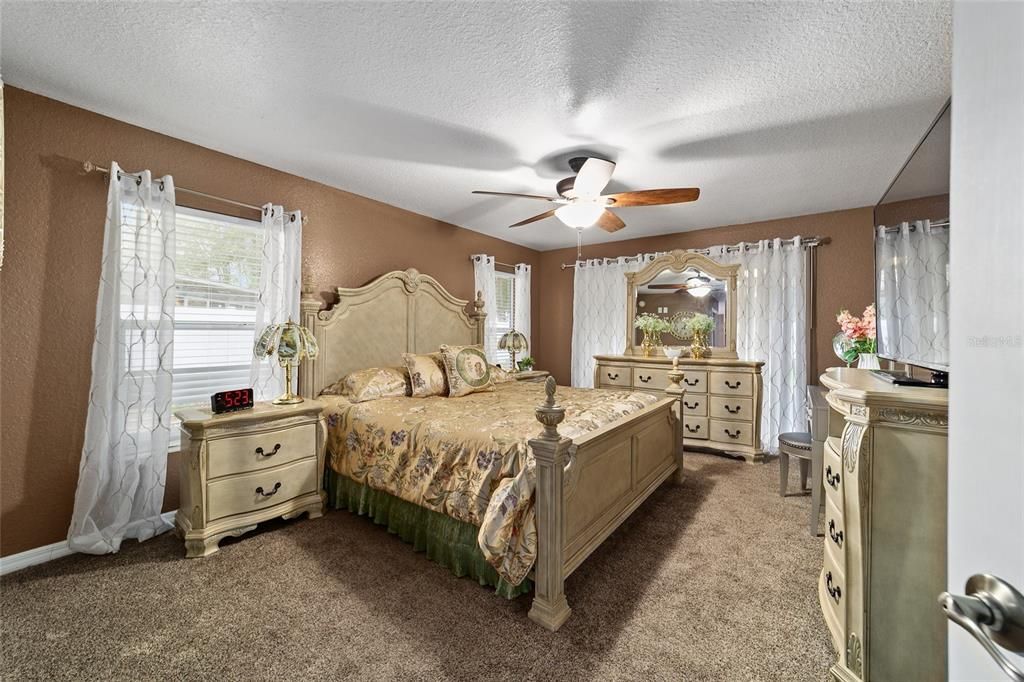 На продажу: $370,000 (4 спален, 2 ванн, 2632 Квадратных фут)