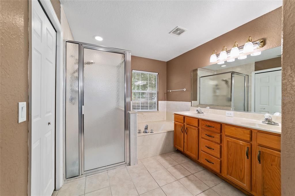 На продажу: $370,000 (4 спален, 2 ванн, 2632 Квадратных фут)