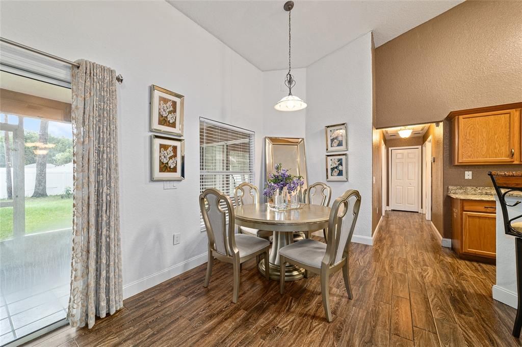 На продажу: $370,000 (4 спален, 2 ванн, 2632 Квадратных фут)