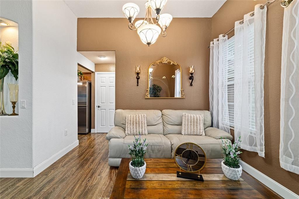 На продажу: $370,000 (4 спален, 2 ванн, 2632 Квадратных фут)