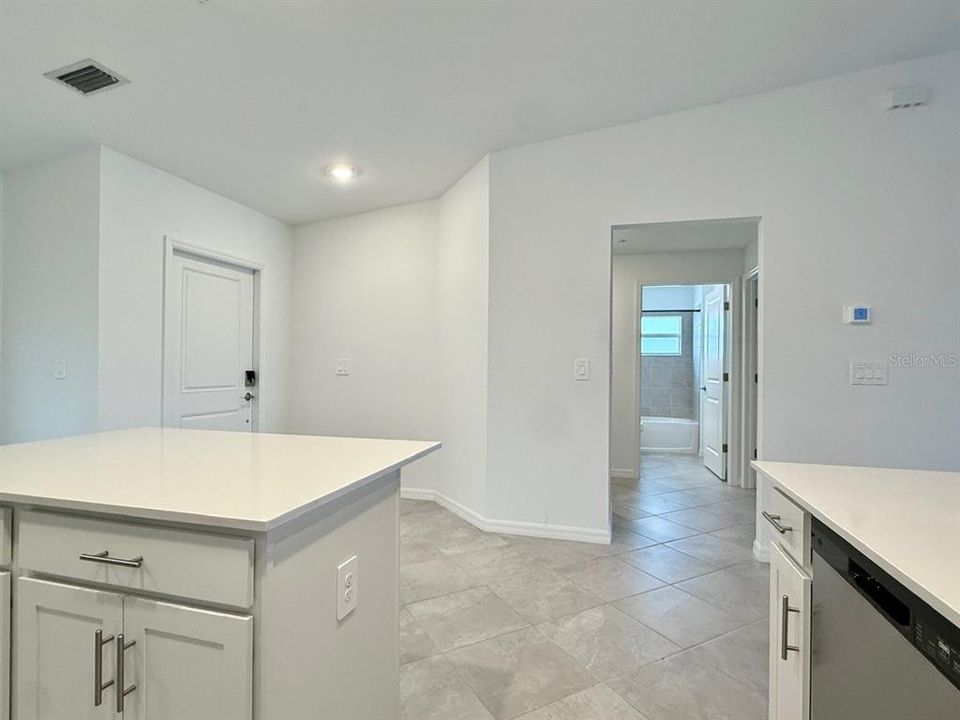 В аренду: $1,995 (3 спален, 2 ванн, 1645 Квадратных фут)