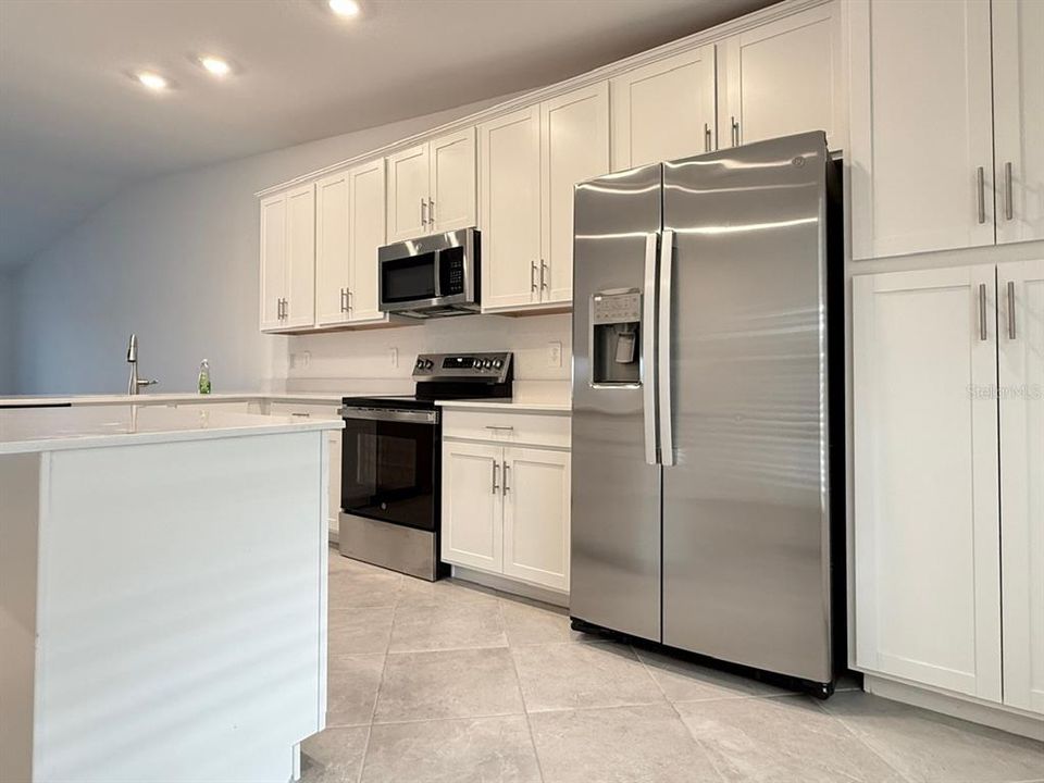 В аренду: $1,995 (3 спален, 2 ванн, 1645 Квадратных фут)