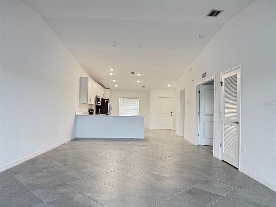 В аренду: $1,995 (3 спален, 2 ванн, 1645 Квадратных фут)