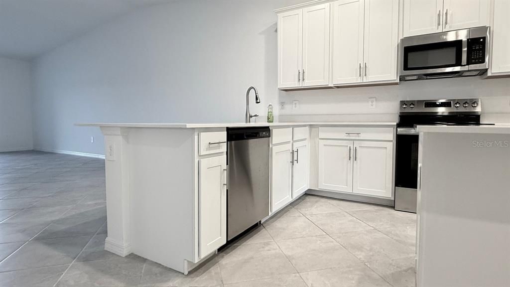 В аренду: $1,995 (3 спален, 2 ванн, 1645 Квадратных фут)