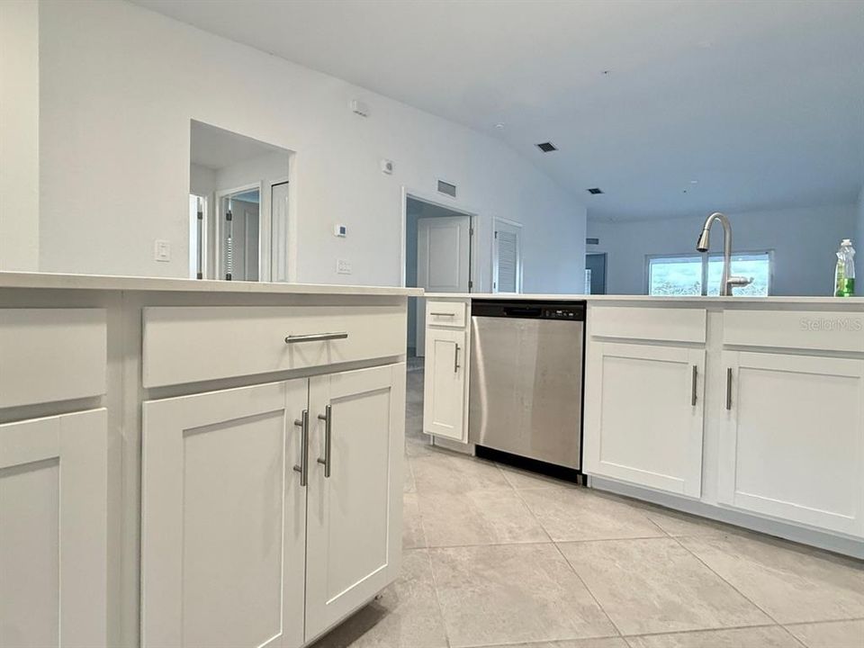 В аренду: $1,995 (3 спален, 2 ванн, 1645 Квадратных фут)