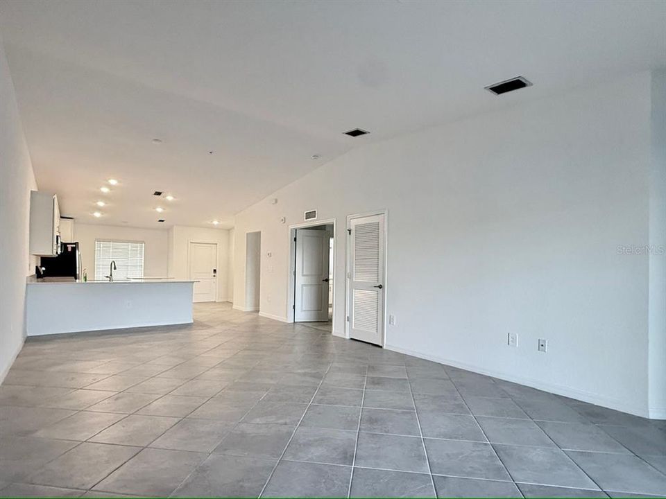 В аренду: $1,995 (3 спален, 2 ванн, 1645 Квадратных фут)