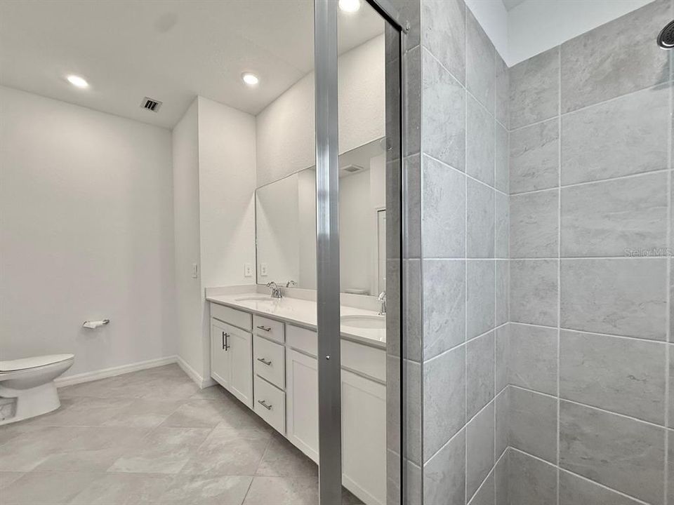 В аренду: $1,995 (3 спален, 2 ванн, 1645 Квадратных фут)