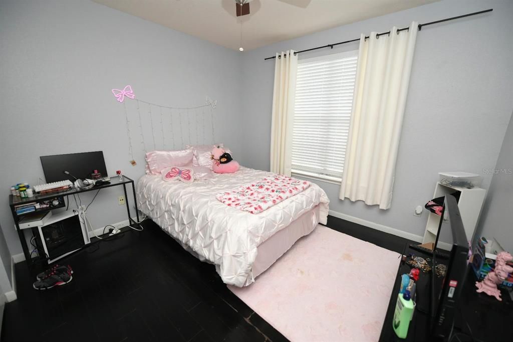 For Sale: $269,900 (2 beds, 2 baths, 993 Square Feet)