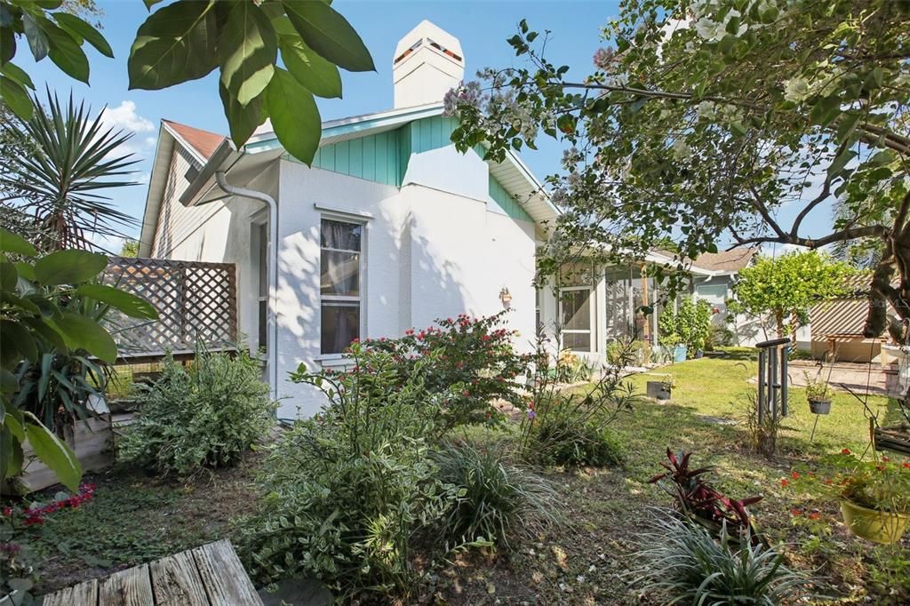 For Sale: $465,999 (3 beds, 2 baths, 1946 Square Feet)