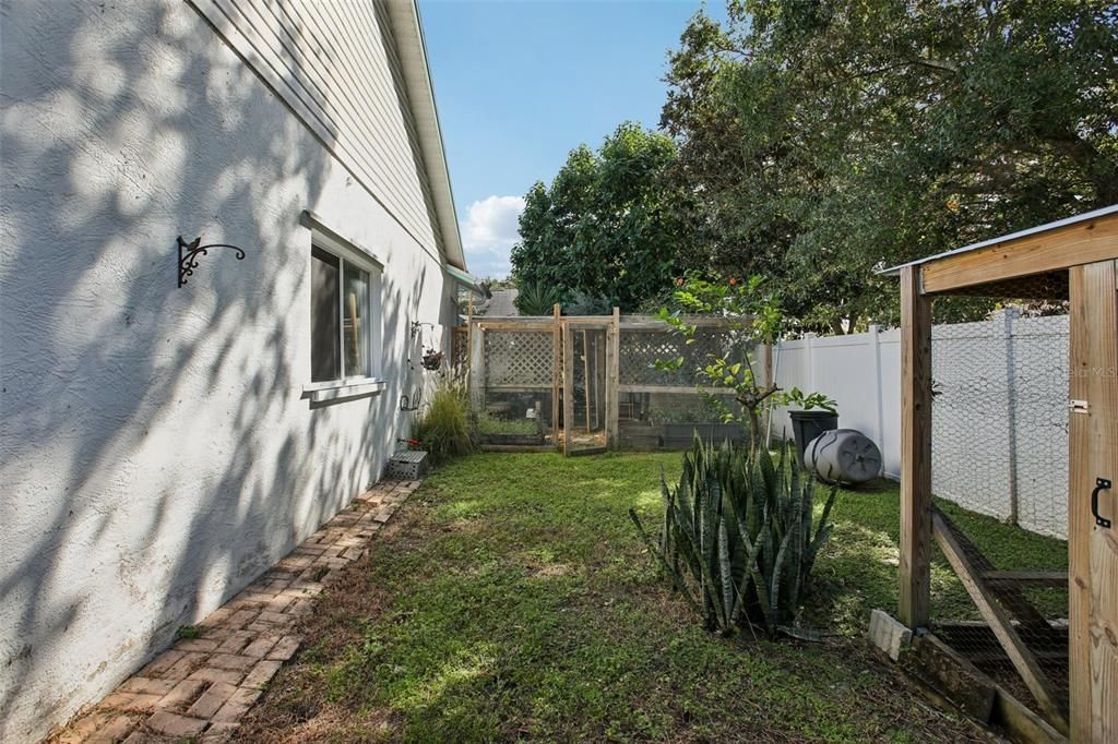 For Sale: $465,999 (3 beds, 2 baths, 1946 Square Feet)