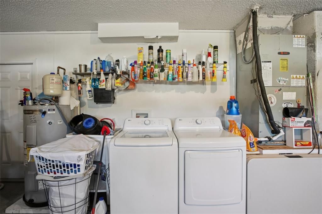 For Sale: $465,999 (3 beds, 2 baths, 1946 Square Feet)