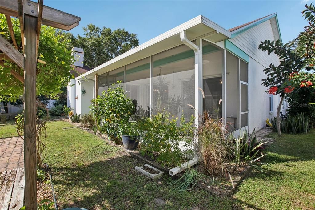 For Sale: $465,999 (3 beds, 2 baths, 1946 Square Feet)