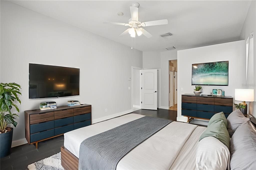 For Sale: $465,999 (3 beds, 2 baths, 1946 Square Feet)