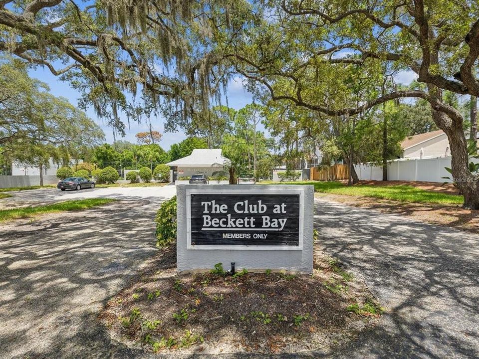 For Sale: $465,999 (3 beds, 2 baths, 1946 Square Feet)