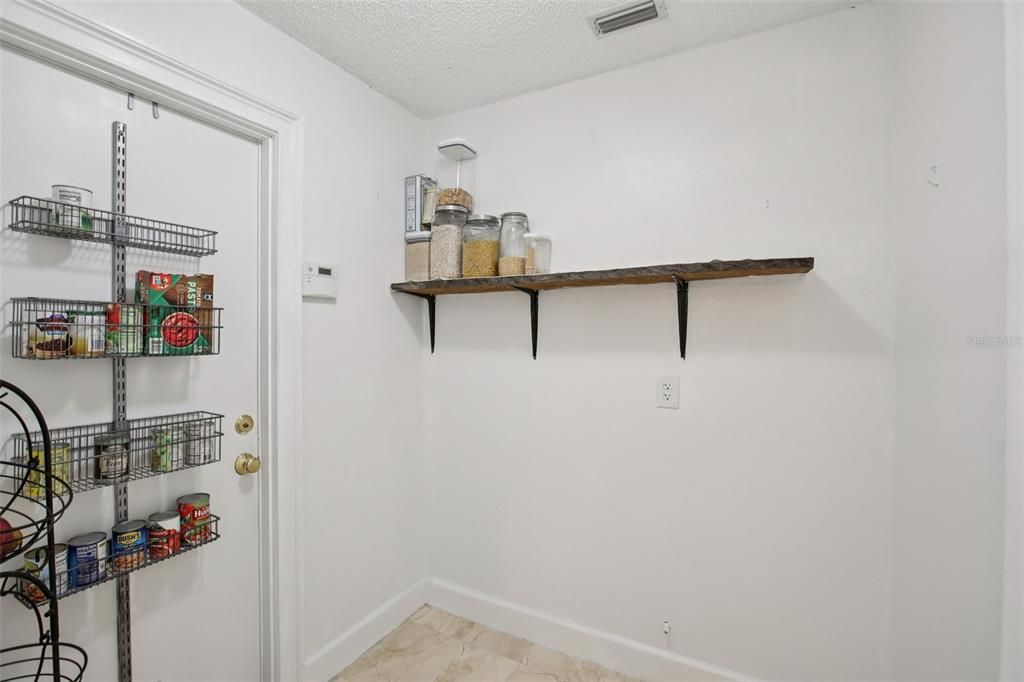 For Sale: $465,999 (3 beds, 2 baths, 1946 Square Feet)