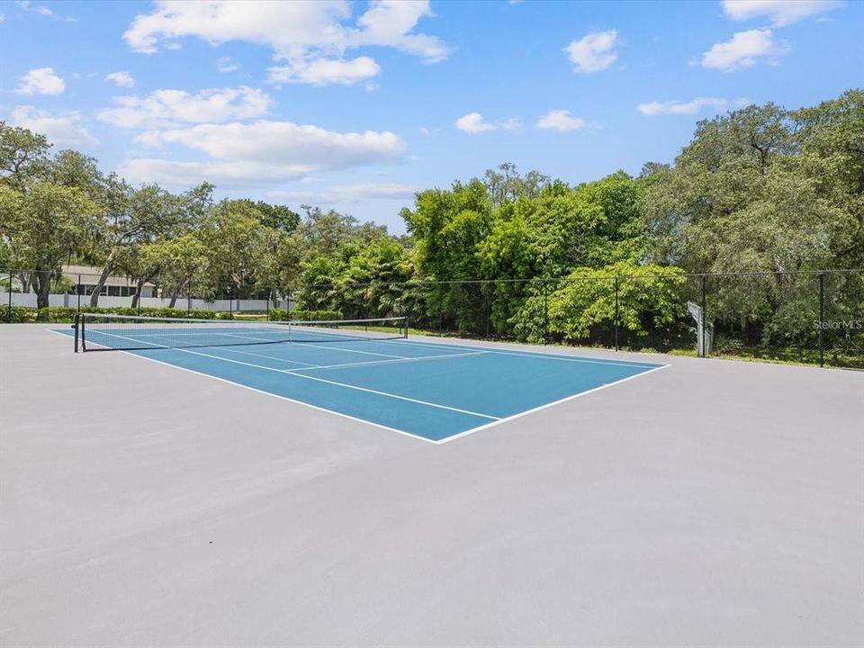 For Sale: $465,999 (3 beds, 2 baths, 1946 Square Feet)