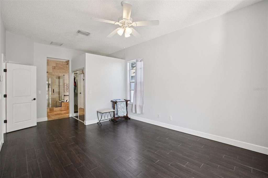 For Sale: $465,999 (3 beds, 2 baths, 1946 Square Feet)