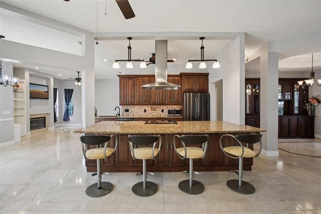 For Sale: $465,999 (3 beds, 2 baths, 1946 Square Feet)