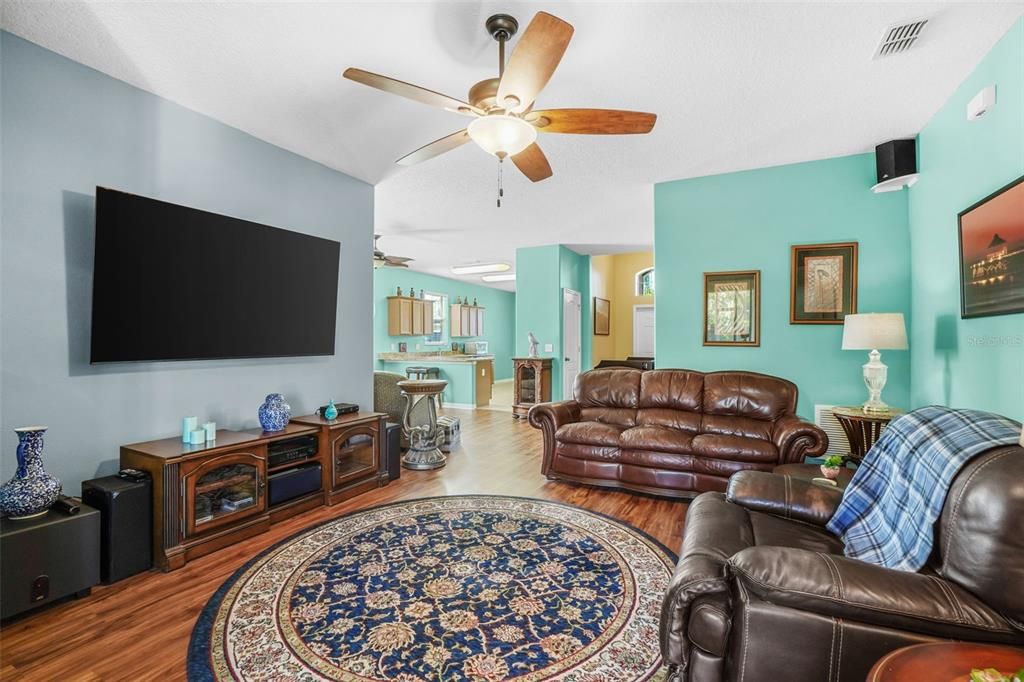 待售: $360,000 (3 贝兹, 2 浴室, 1670 平方英尺)