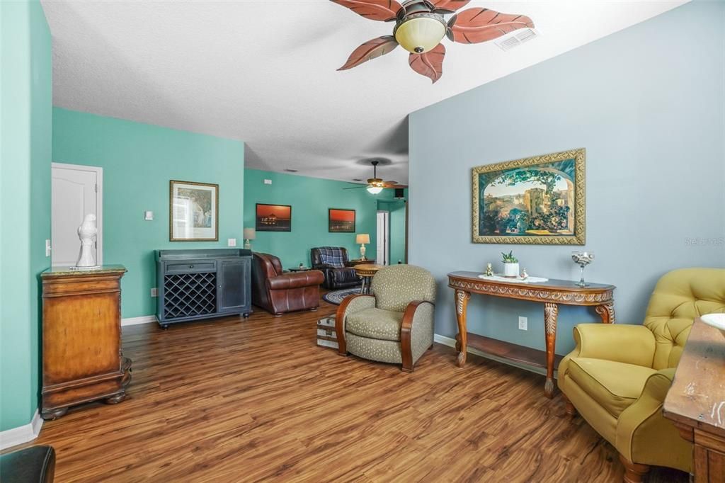 待售: $360,000 (3 贝兹, 2 浴室, 1670 平方英尺)