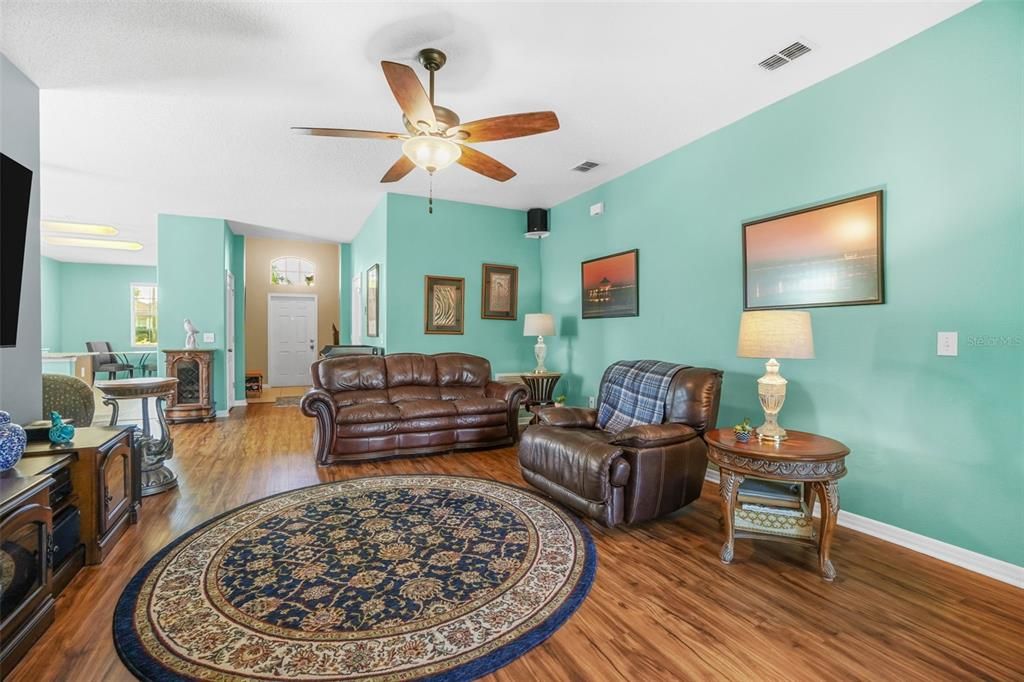 待售: $360,000 (3 贝兹, 2 浴室, 1670 平方英尺)