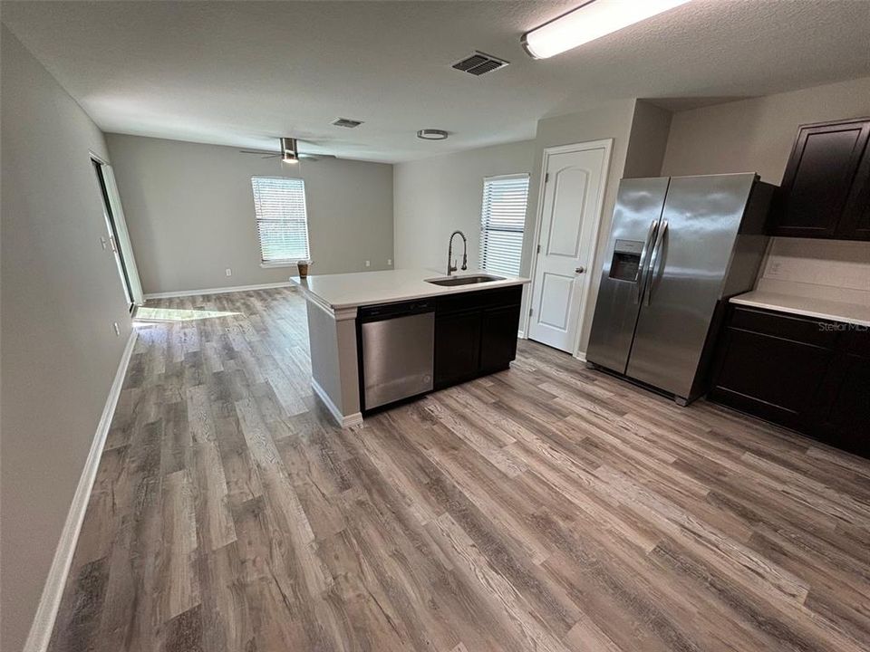 В аренду: $2,050 (3 спален, 2 ванн, 1461 Квадратных фут)