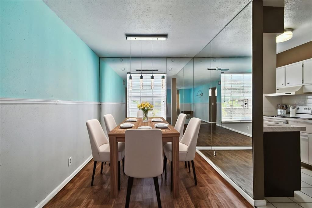 合同活跃: $99,000 (2 贝兹, 2 浴室, 909 平方英尺)