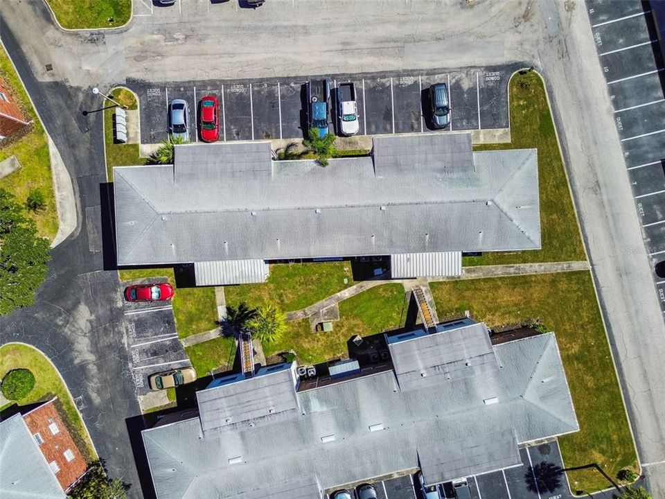 合同活跃: $99,000 (2 贝兹, 2 浴室, 909 平方英尺)