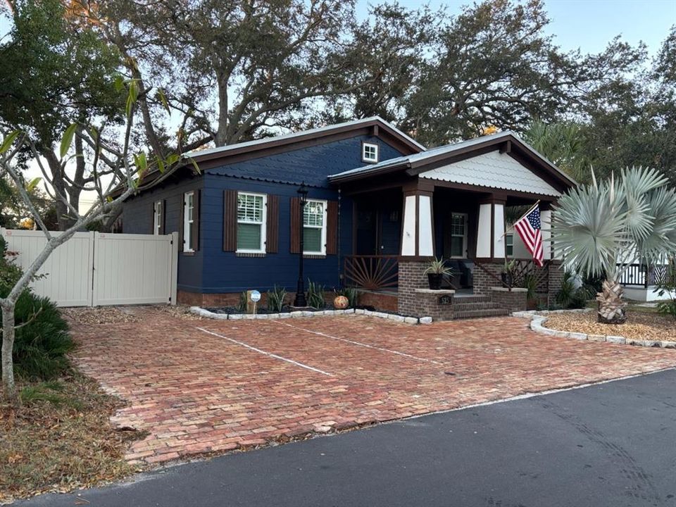 For Rent: $6,500 (2 beds, 2 baths, 1064 Square Feet)