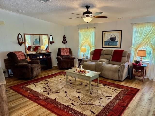 待售: $198,900 (2 贝兹, 2 浴室, 1367 平方英尺)