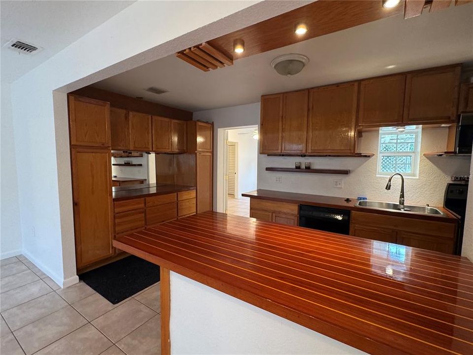 В аренду: $2,300 (3 спален, 2 ванн, 1032 Квадратных фут)