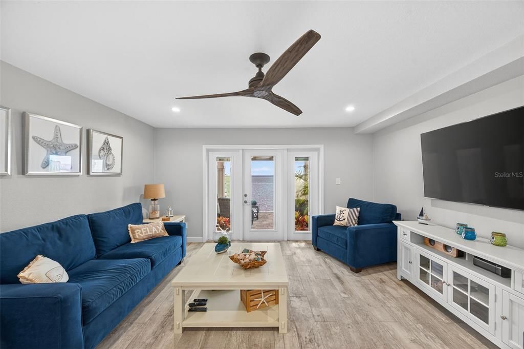 На продажу: $459,999 (1 спален, 1 ванн, 933 Квадратных фут)