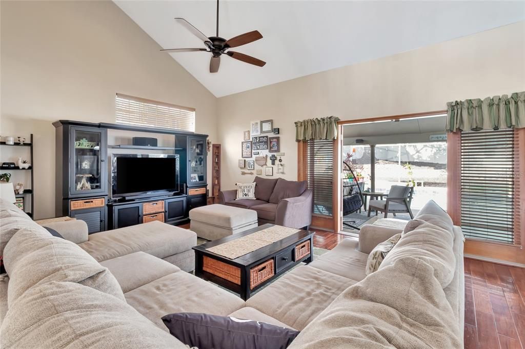 For Sale: $679,999 (4 beds, 2 baths, 2472 Square Feet)