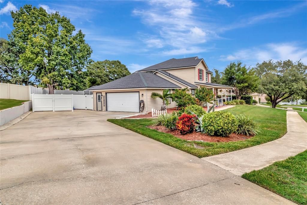 For Sale: $679,999 (4 beds, 2 baths, 2472 Square Feet)