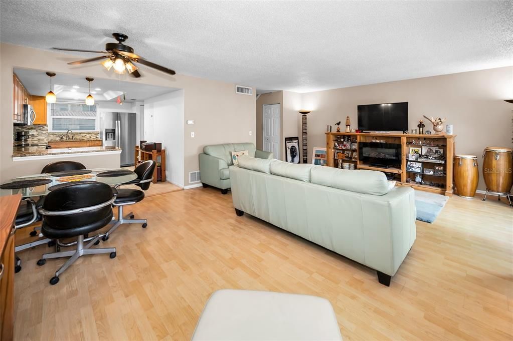 For Sale: $385,000 (3 beds, 2 baths, 1558 Square Feet)