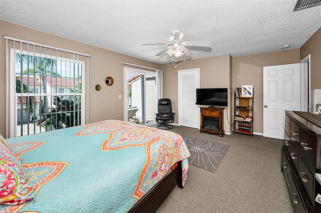 For Sale: $385,000 (3 beds, 2 baths, 1558 Square Feet)