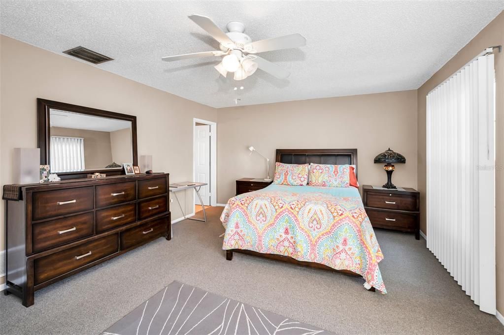 For Sale: $385,000 (3 beds, 2 baths, 1558 Square Feet)