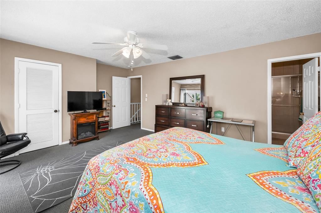 For Sale: $385,000 (3 beds, 2 baths, 1558 Square Feet)