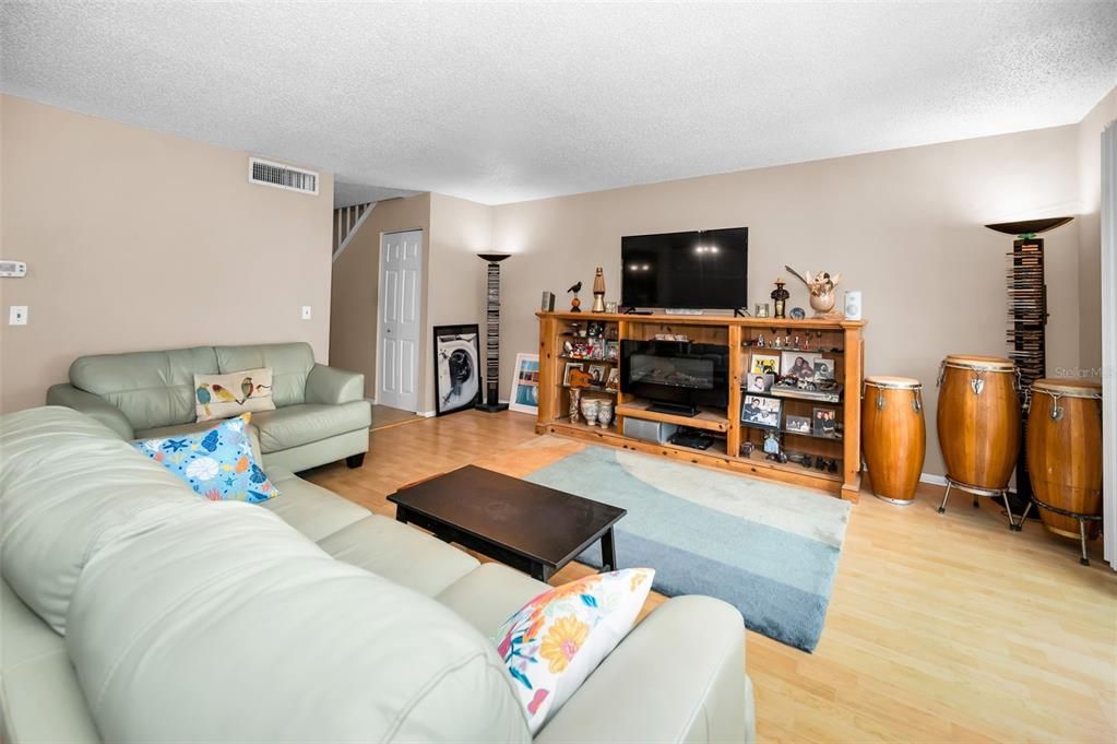 For Sale: $385,000 (3 beds, 2 baths, 1558 Square Feet)