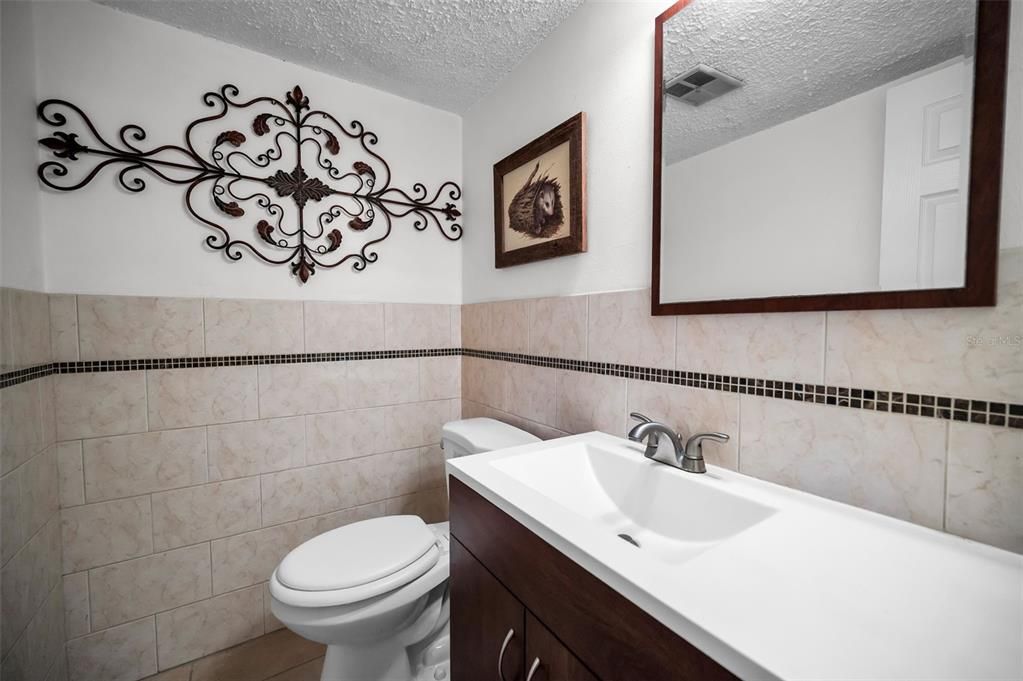 For Sale: $385,000 (3 beds, 2 baths, 1558 Square Feet)