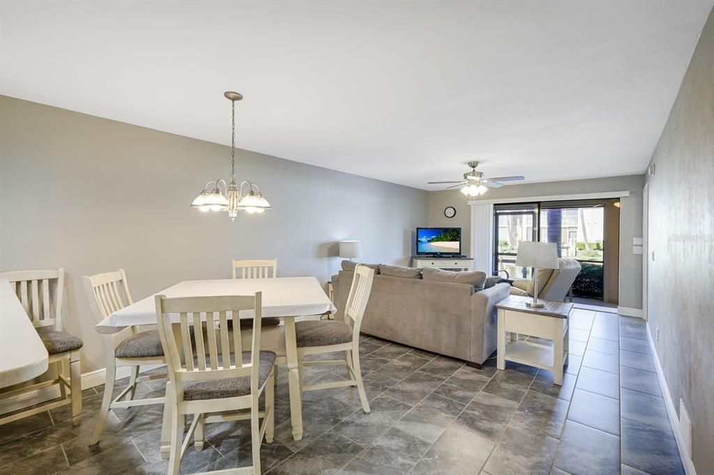 En Venta: $199,900 (2 camas, 2 baños, 1011 Pies cuadrados)