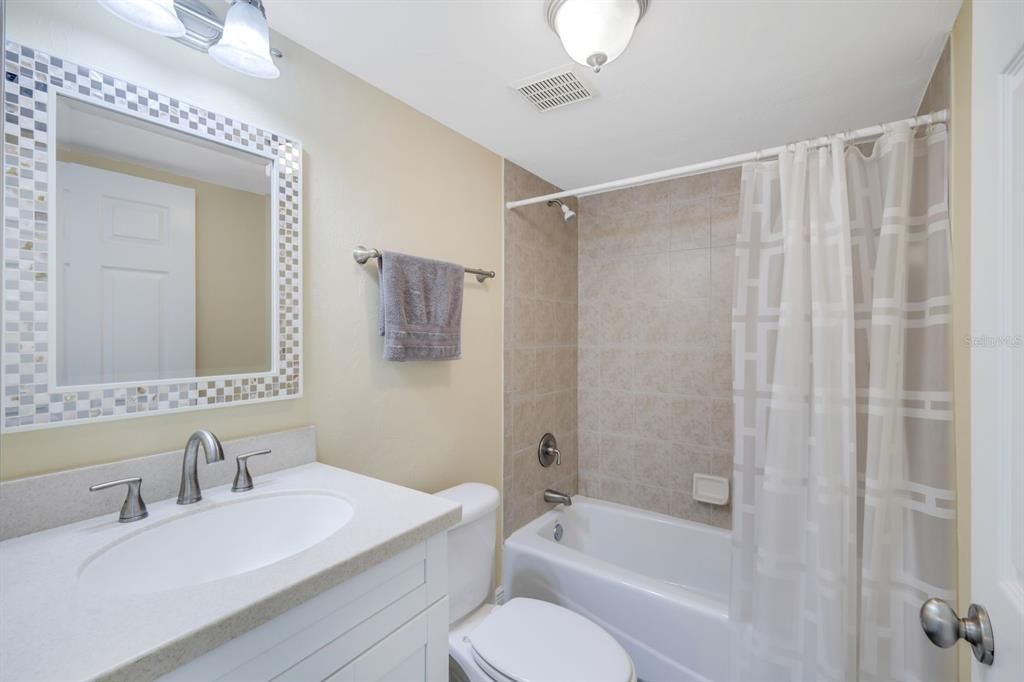 En Venta: $199,900 (2 camas, 2 baños, 1011 Pies cuadrados)