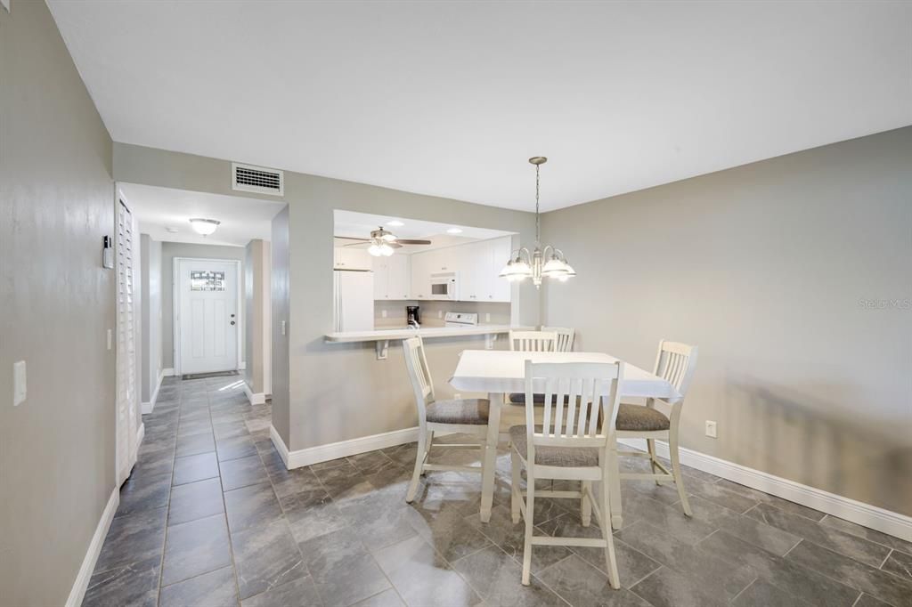 En Venta: $199,900 (2 camas, 2 baños, 1011 Pies cuadrados)