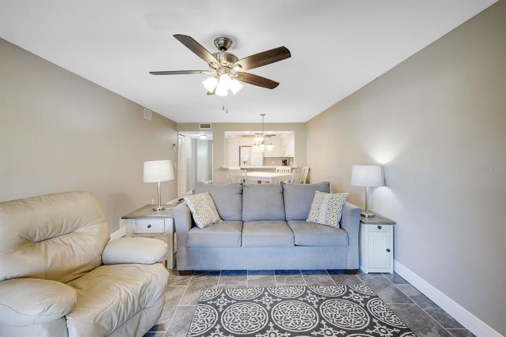 En Venta: $199,900 (2 camas, 2 baños, 1011 Pies cuadrados)