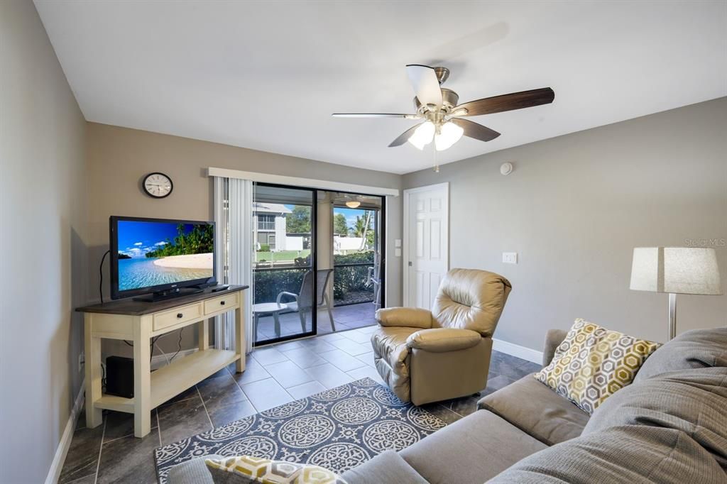 En Venta: $199,900 (2 camas, 2 baños, 1011 Pies cuadrados)